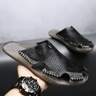 ​New Casual Leather Men Sandals Light Breathable Flats Hollow Out Male Shoes Summer Outdoor Daily Men Slippers Hot Sale Half Drag 1017