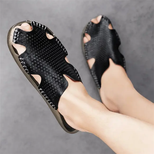 ​New Casual Leather Men Sandals Light Breathable Flats Hollow Out Male Shoes Summer Outdoor Daily Men Slippers Hot Sale Half Drag 1017_18890