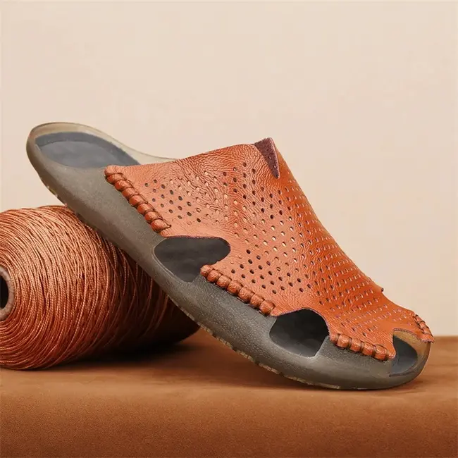 ​New Casual Leather Men Sandals Light Breathable Flats Hollow Out Male Shoes Summer Outdoor Daily Men Slippers Hot Sale Half Drag 1017_18884
